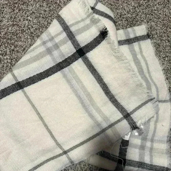 Woven Blanket Scarf - New - Picture 1 of 2